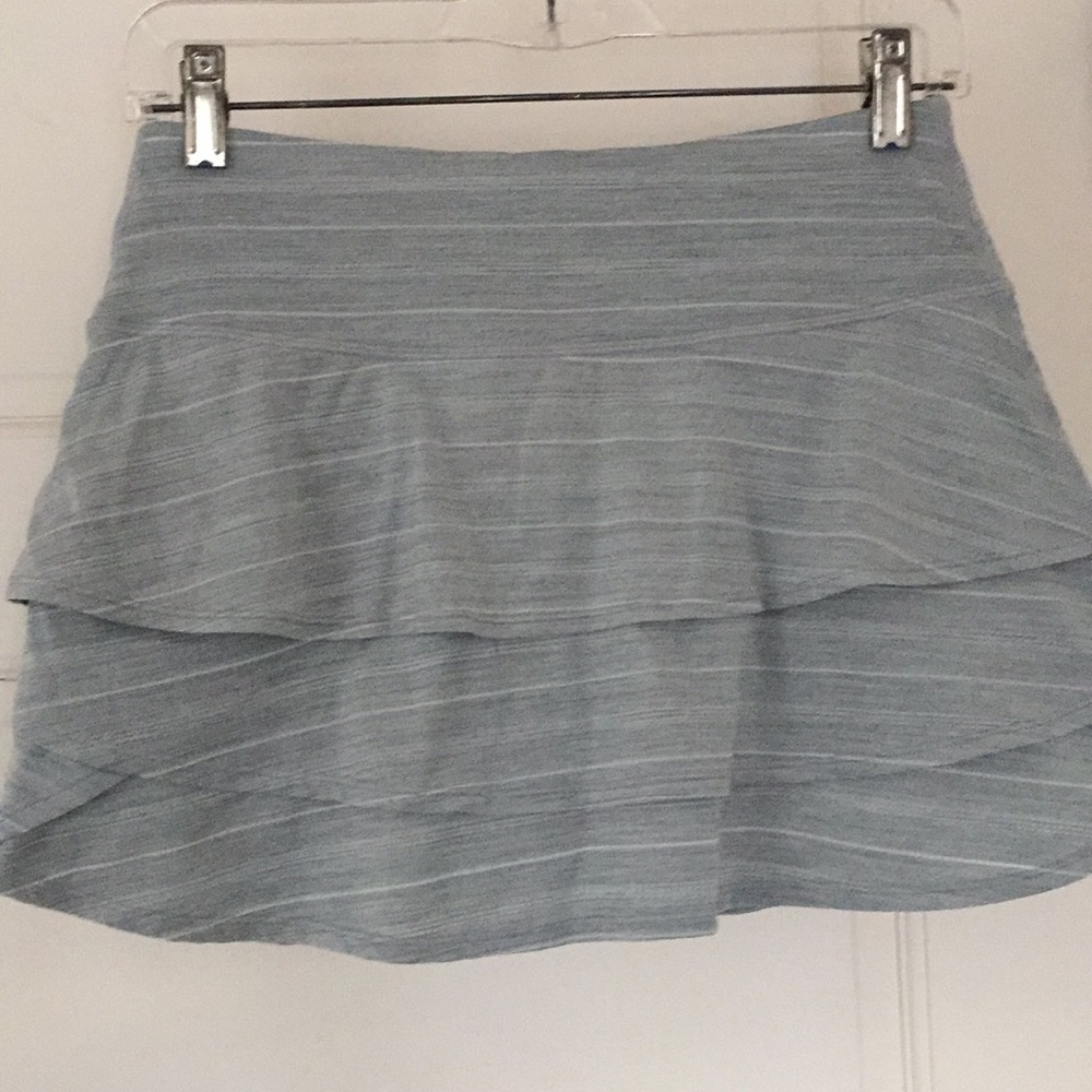 Athleta Gray Striped Tiered Skort Fly By Swagger EUC